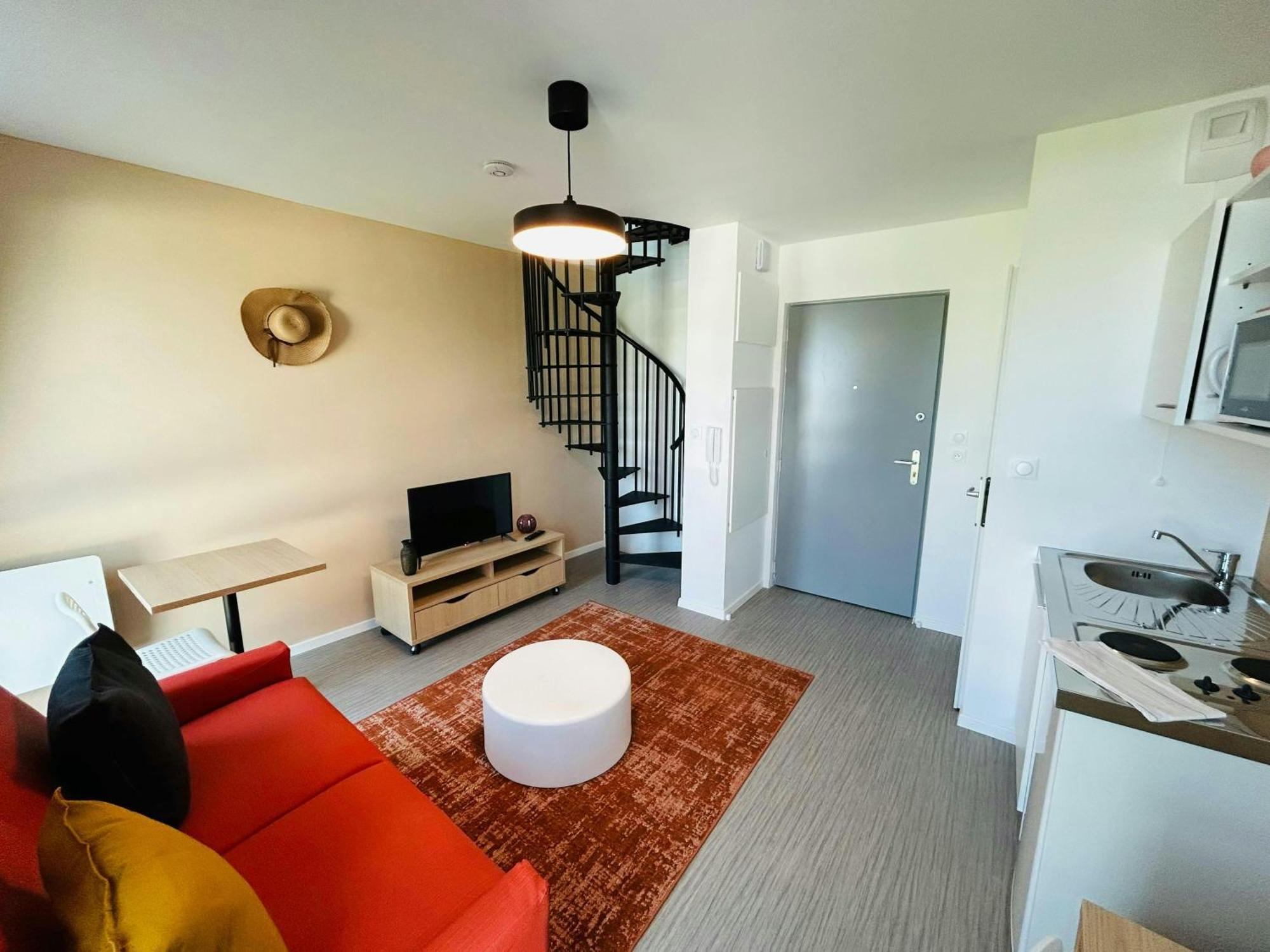 We Live In R - Duplex 501 *